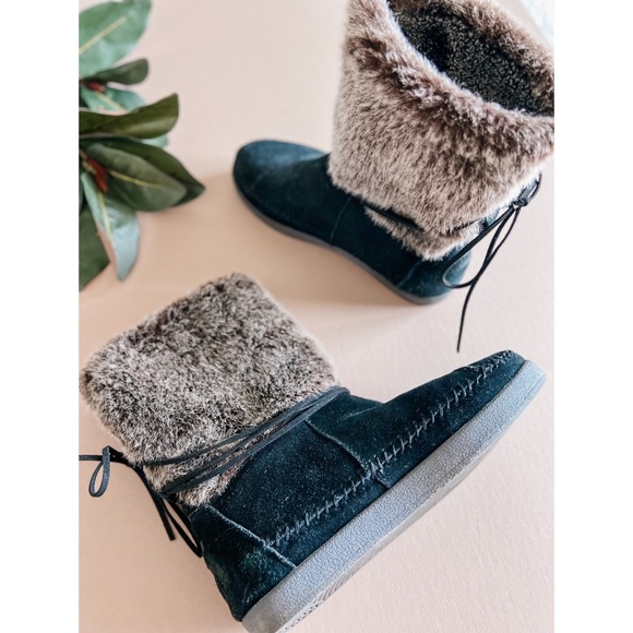Toms Black Suede & Fur Lace Up Ankle Boots - Picture 1 of 10